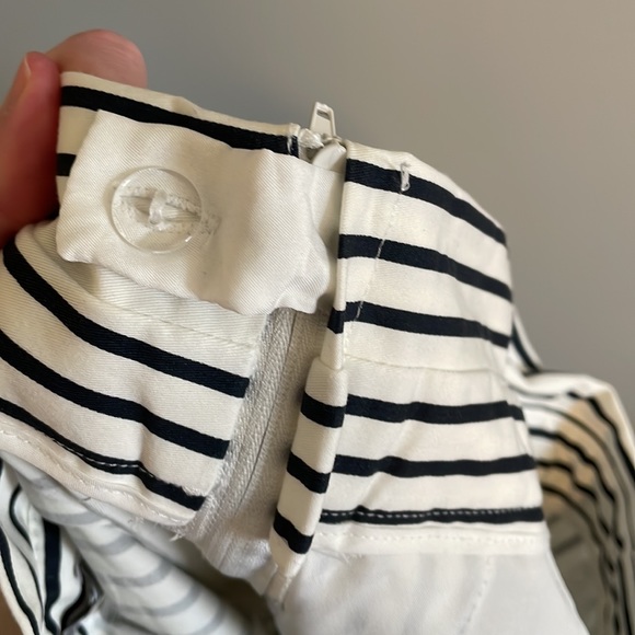 Dalia Tailored Paper Bag Waist Shorts (Dark Navy/Cream) size US 8 - Picture 7 of 9